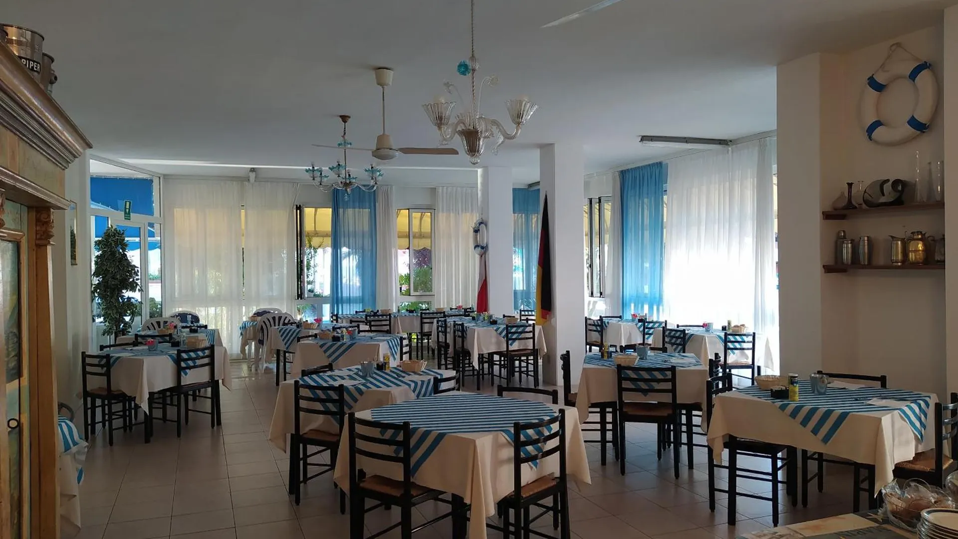 Hotel Halifax Лидо-ди-Езоло Италия