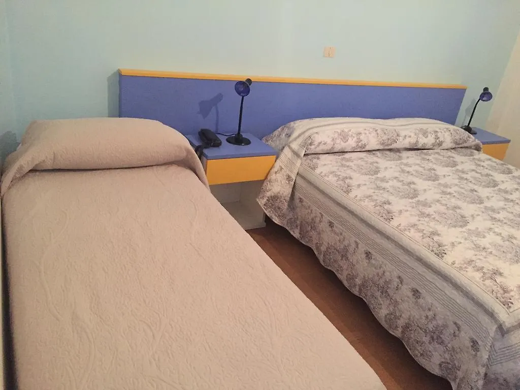 Hotel Halifax Лидо-ди-Езоло 3*,  Италия